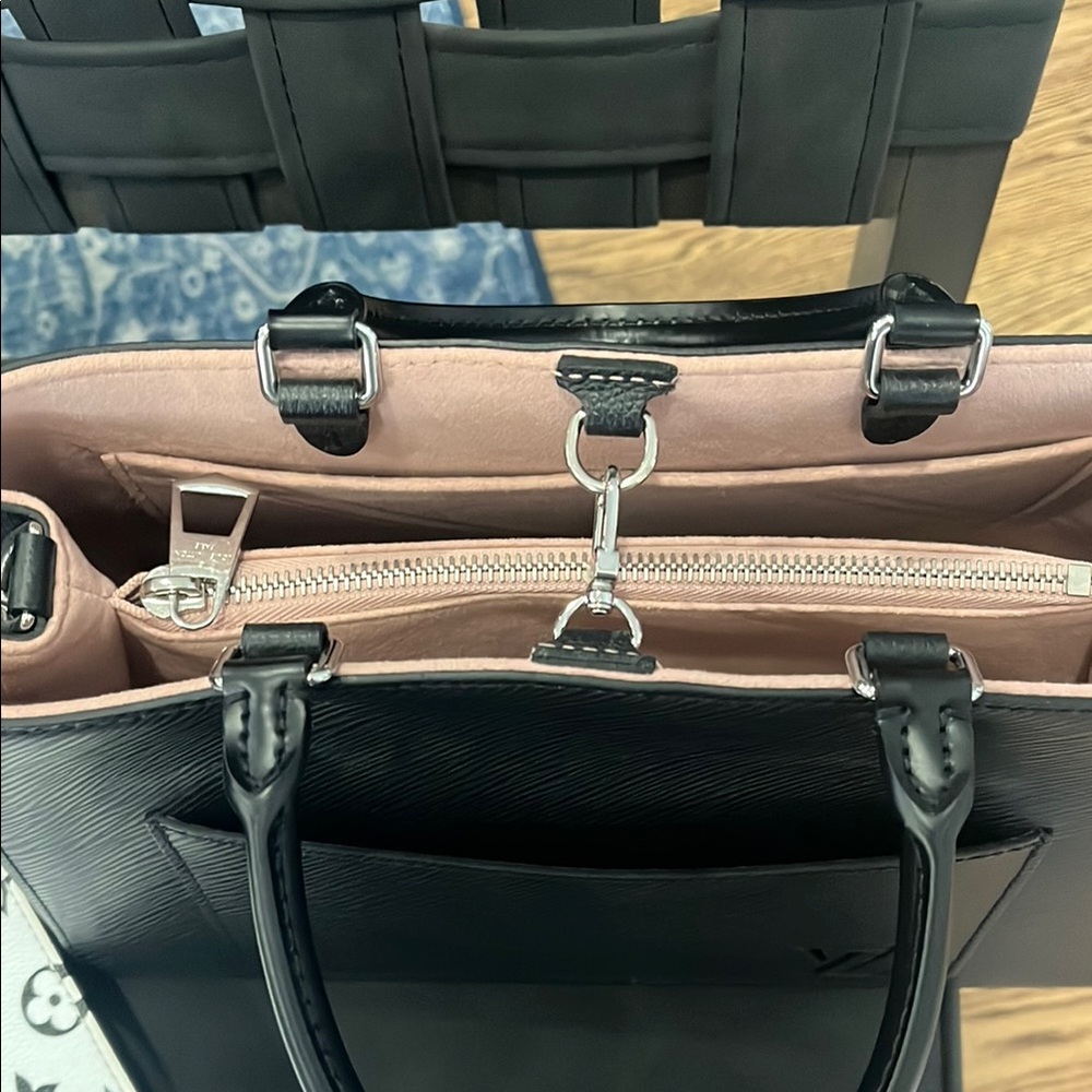 Authentic Louis Vuitton Handbag - Picture 3 of 10